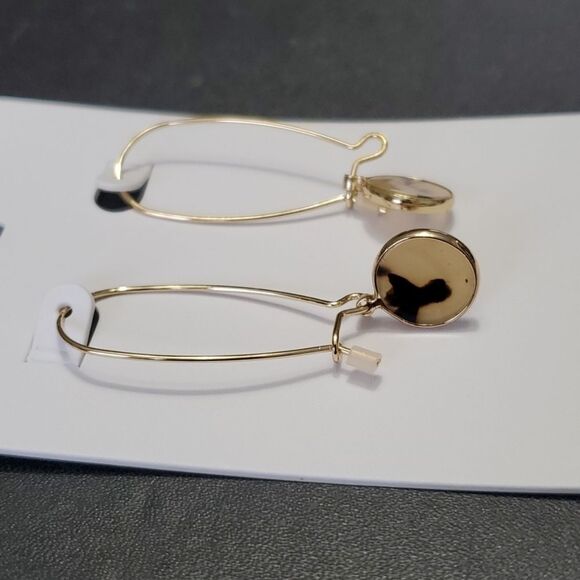 Gold tone faux tortoise shell dangling earrings - Picture 5 of 8